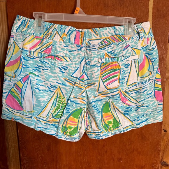 LILLY PULITZER YOU GOTTA REGATTA SHORTS - Picture 2 of 2